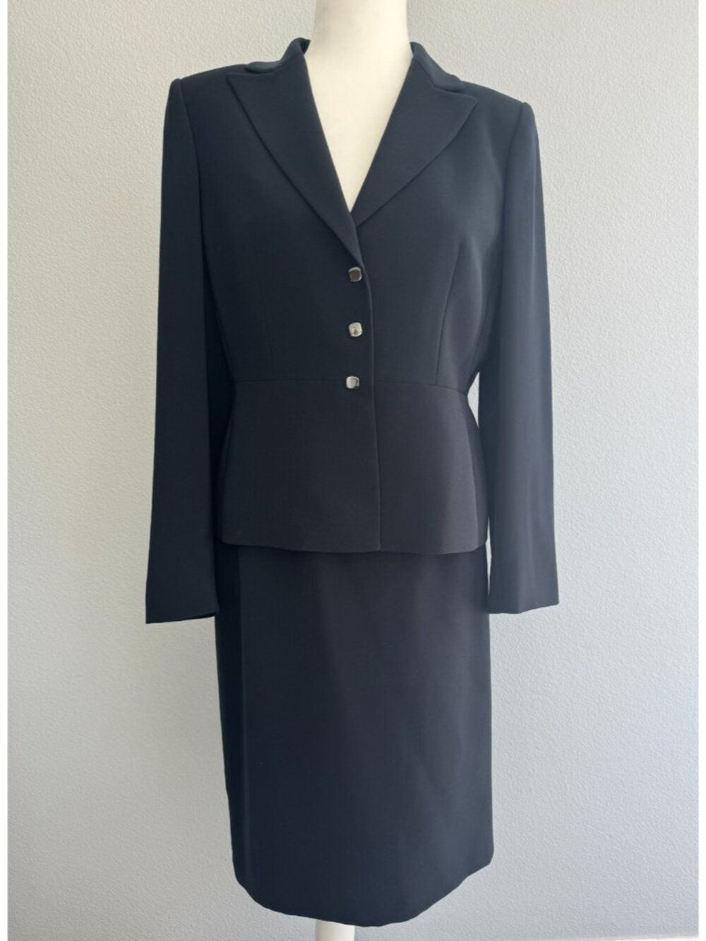 Tahari Arthur S. Levine Classic Navy Blue Skirt Jacket Power Suit Set, Petite 8P